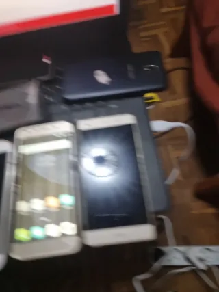 Lote de móviles (algunos encienden)