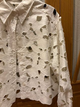 Camisa H&M blanca bordada