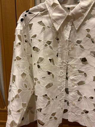 Camisa H&M blanca bordada