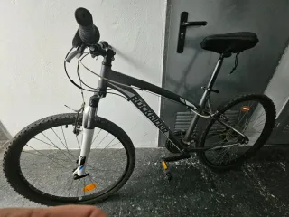 2 Bicicletas MTB Btwin Negra y la otra azul