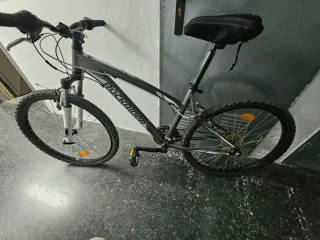 2 Bicicletas MTB Btwin Negra y la otra azul