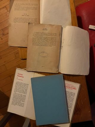 LOTE 3 OBRAS SOBRE COCINA ESPAÑOLA 1947 Y 1968