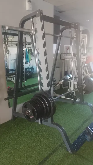 Attrezzatura da palestra in buone condizioni