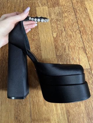 Scarpe Versace Medusa con Tacco Piattaforma Nero