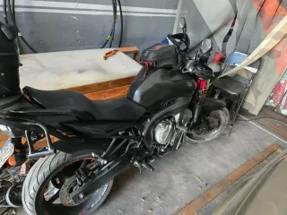 Moto Naked Negra/Gris