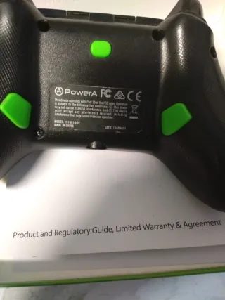 Mando Xbox Negro con detalles verdes