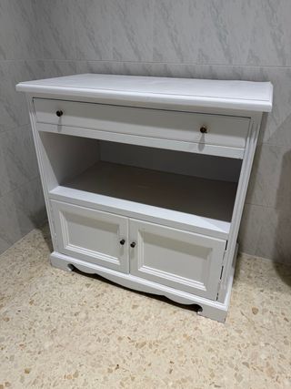Mueble blanco de madera con cajón y puertas