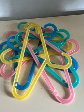 8 Appendiabiti Colorati in Plastica