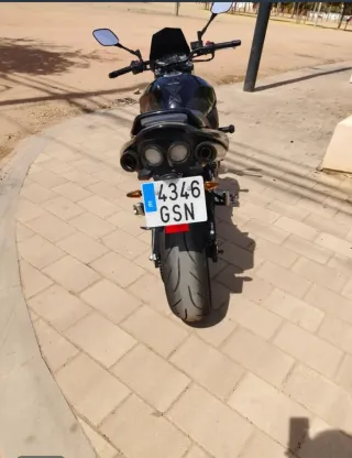 Suzuki GSR 600 Naked Negra