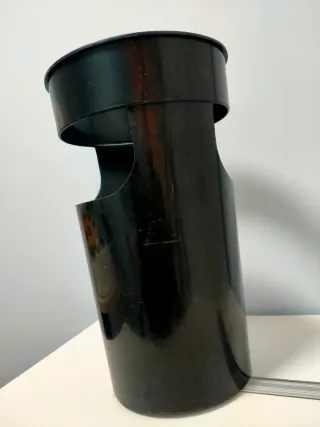 Papelera o paragüero negro