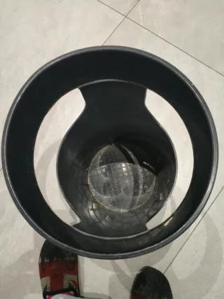 Papelera o paragüero negro