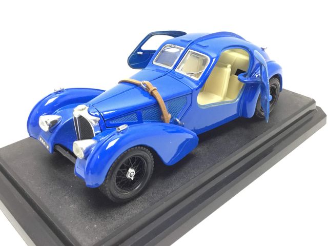 coche metal bburago bugatti atlantic (1936)