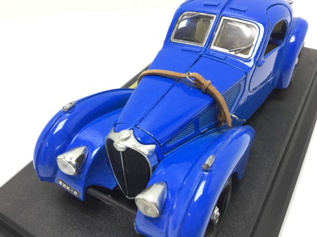 coche metal bburago bugatti atlantic (1936)