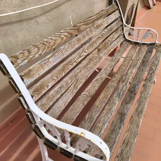 Banco de madera y hierro