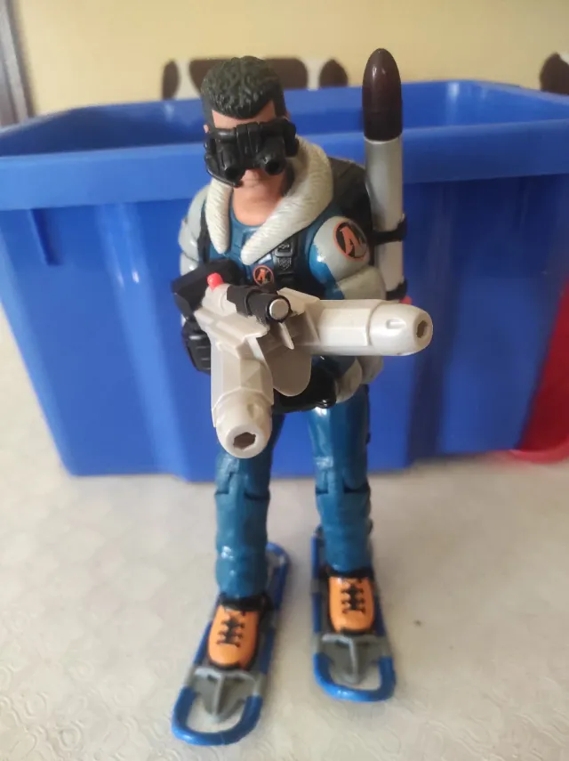 Muñeco Action Man con arma