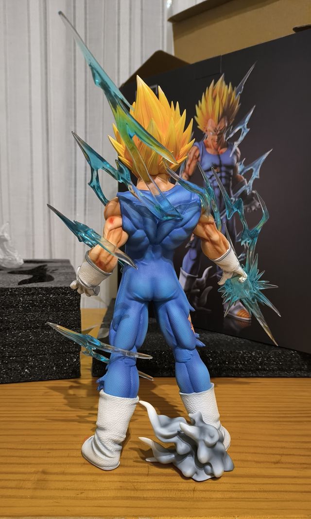 Figura Majin Vegeta Cousin Brother Studio