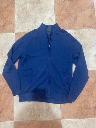 Jersey azul con cremallera