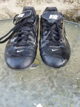 Scarpe da calcio Nike nere e dorate