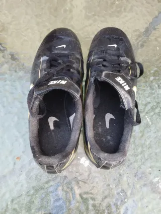 Scarpe da calcio Nike nere e dorate