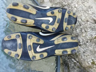 Scarpe da calcio Nike nere e dorate