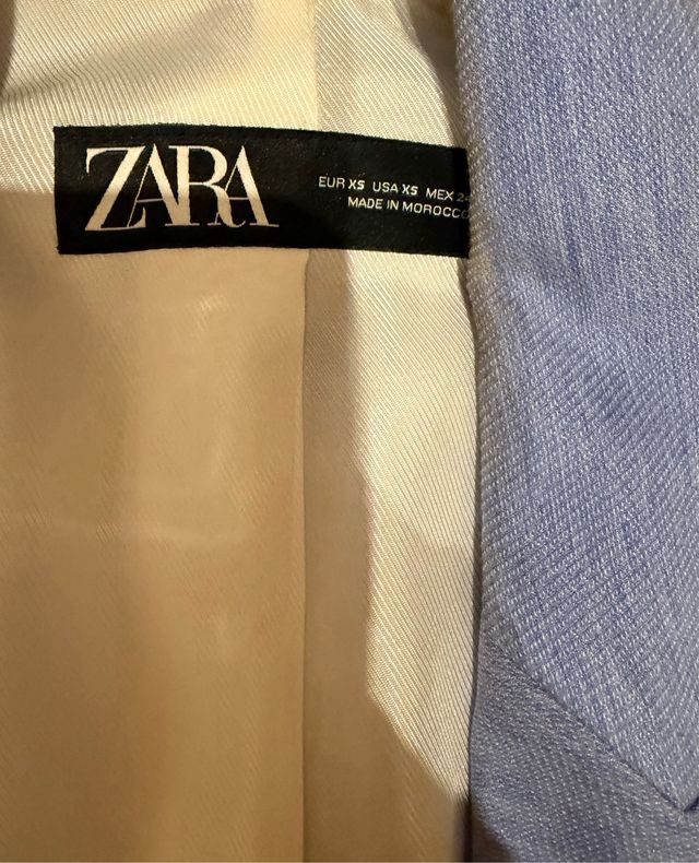 Traje Zara azul pastel