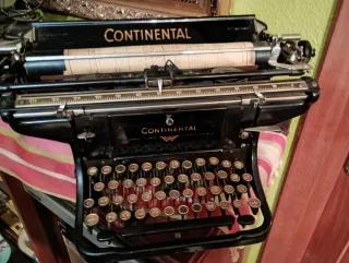 Máquina de escribir antigua Continental