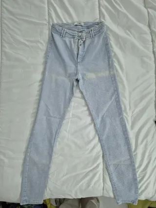 Pantalón vaquero pitillo Bershka