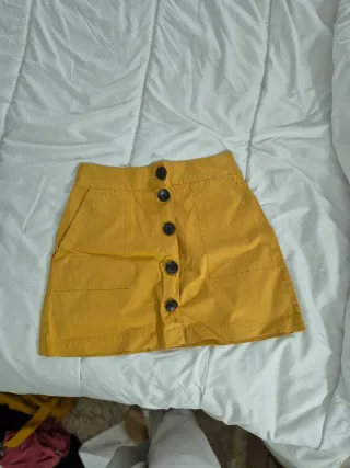 Falda mostaza con botones