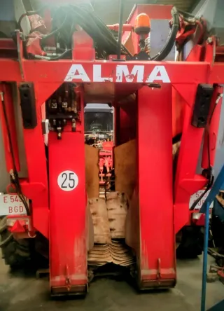 Máquina arrastrada de vendimiar