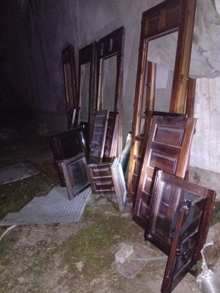 3 Puertas Dobles Madera con Contraventanas