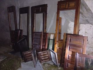 3 Puertas Dobles Madera con Contraventanas