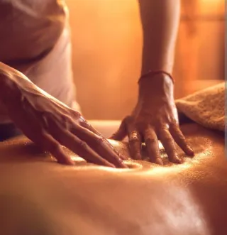 Masajista Profesional con técnicas asiatiacas.