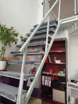 Escalera altillo metálica 11 peldaños