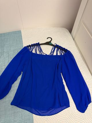 Blusa azul eléctrico manga larga semi transparente