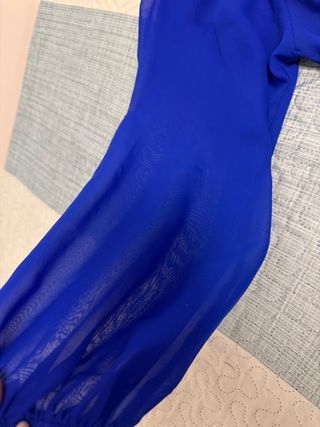 Blusa azul eléctrico manga larga semi transparente