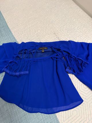 Blusa azul eléctrico manga larga semi transparente