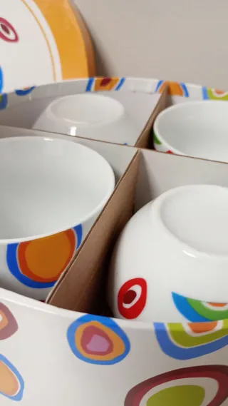 Set 4 Tazas y Platos Diseño Colores