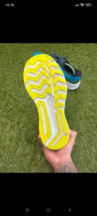 Zapatillas Saucony running azul y amarillo