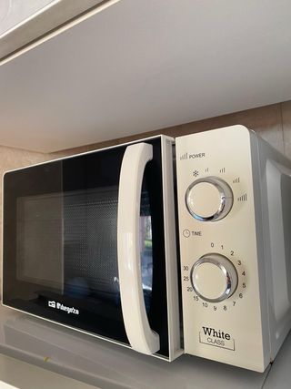Microonde Orbegozo White Class