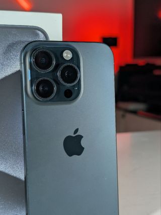 iPhone 15 Pro Nero/Grigio - Come Nuovo