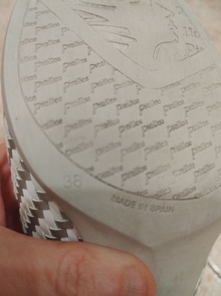 Zapatos piel plateados y blancos Pitillos