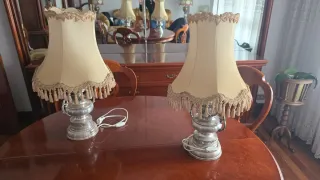 Lámpara de mesa vintage beige y plateada