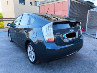 TOYOTA Prius 1.8 HSD ADVANCE