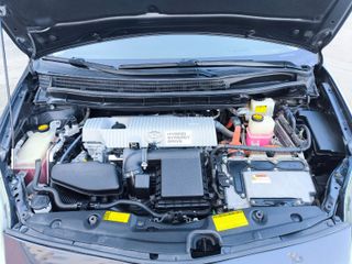 TOYOTA Prius 1.8 HSD ADVANCE