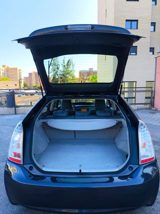 TOYOTA Prius 1.8 HSD ADVANCE