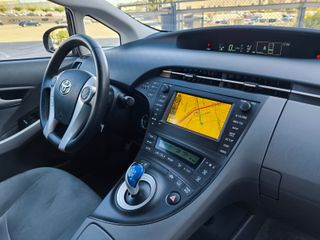 TOYOTA Prius 1.8 HSD ADVANCE