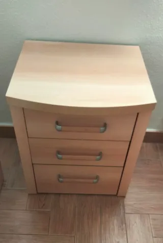 Scaffale con peluches e cornice per foto