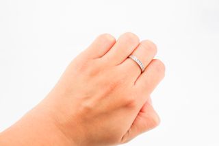 Anillo De Oro Blanco De 18K.. Ref: 026-01-01010