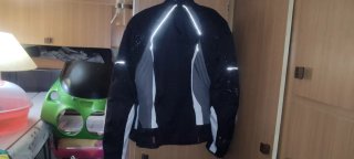 Chaqueta motera negra y gris /solo me queda una