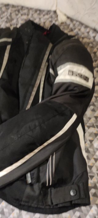 Chaqueta motera negra y gris /solo me queda una